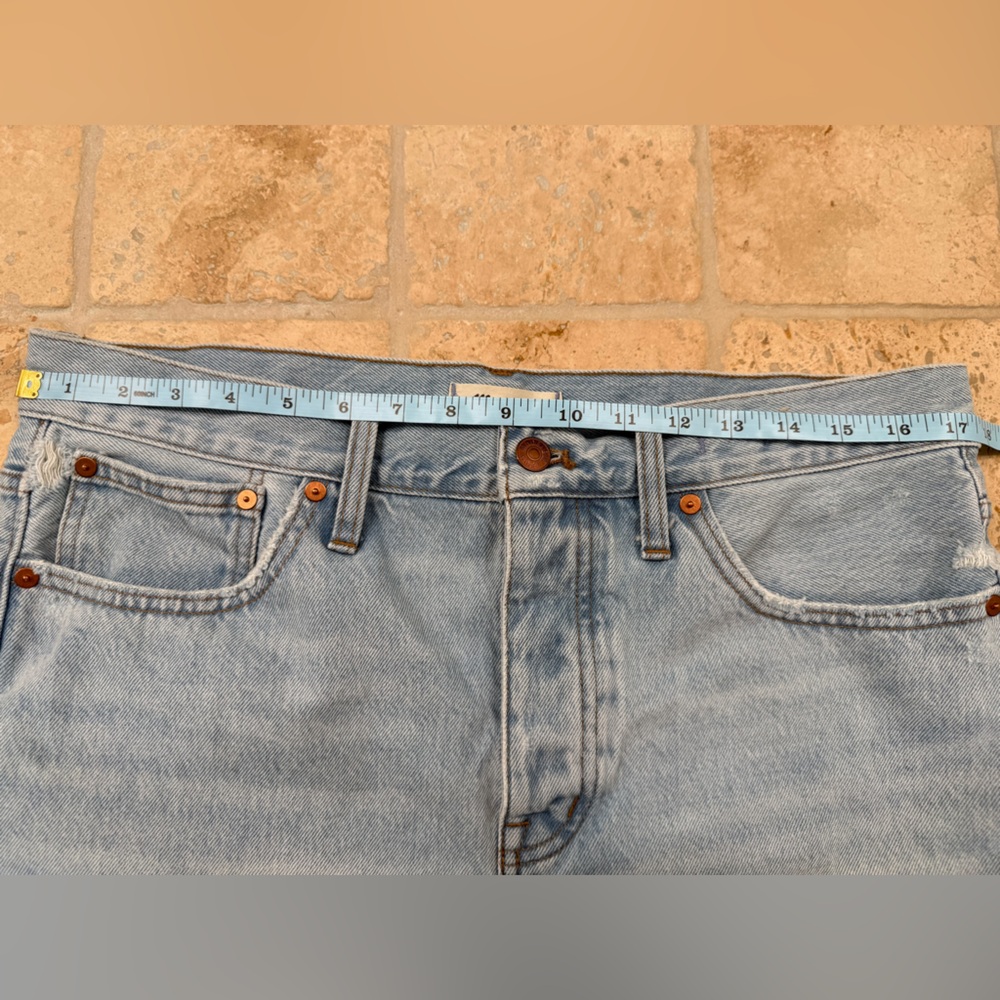 Madewell Relaxed Light Wash Denim Shorts-Cedarcroft Wash - Picture 7 of 7